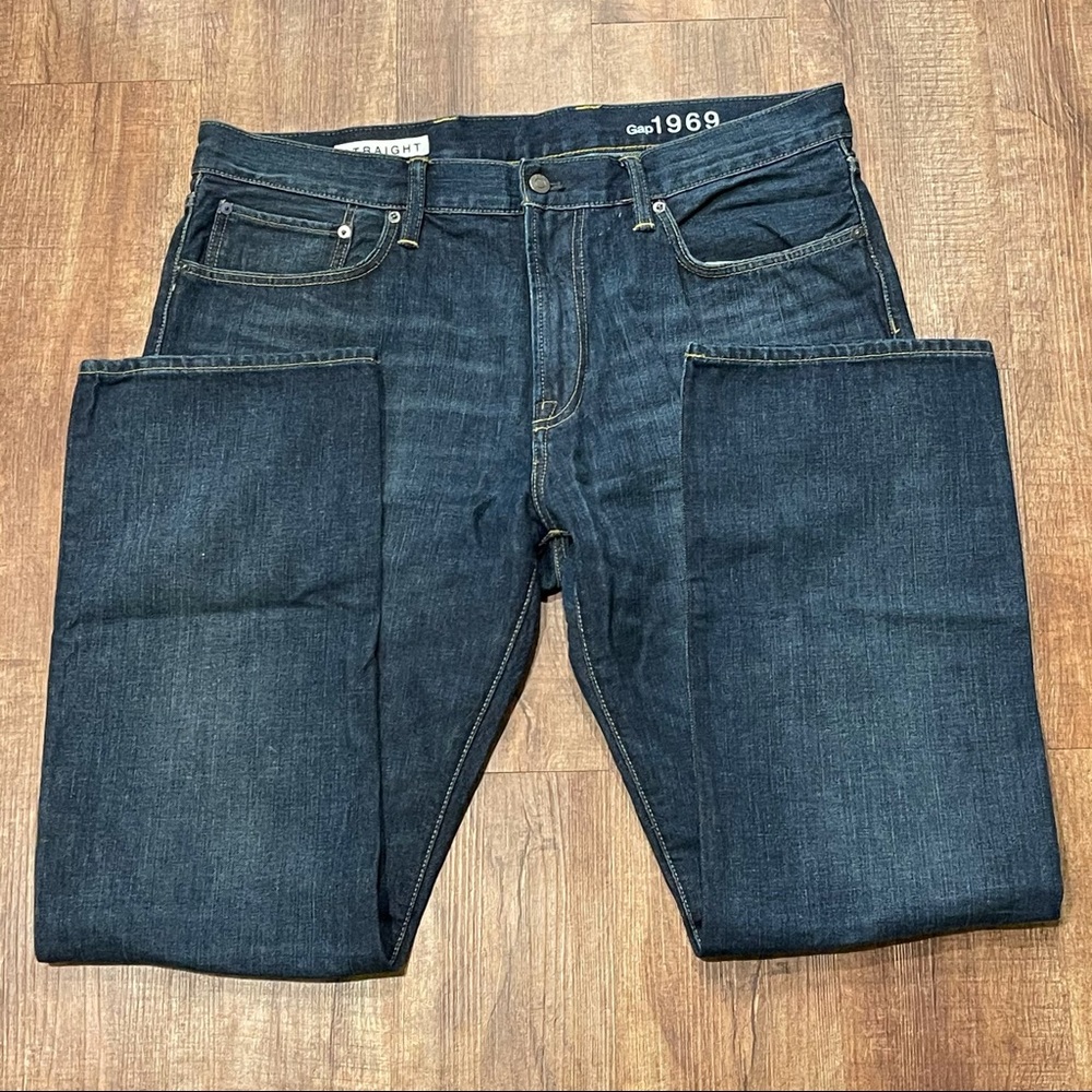NWOT - Gap Straight Legged Blue Men’s Jeans